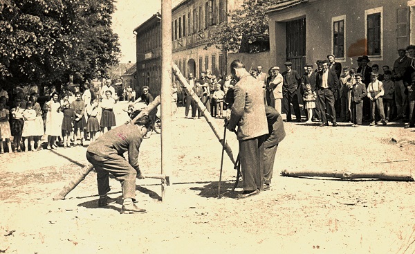 Stavba máje 1958.