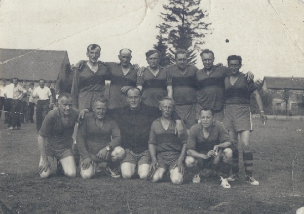 Fotbalistí 1955 A.Veselák,J.Křížek,A.Pechát,K.Vebr,E.Hás,-,J.Kotlan,J.Kindlman,F.Koželuh,A.Skala,J.Skála